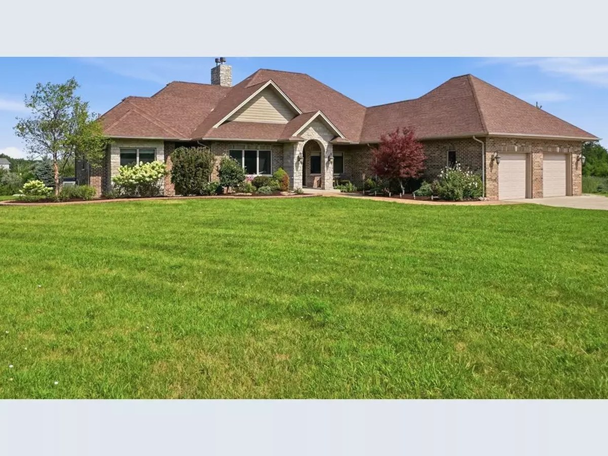 8545 S Kankakee Rd, Gardner, IL 60424