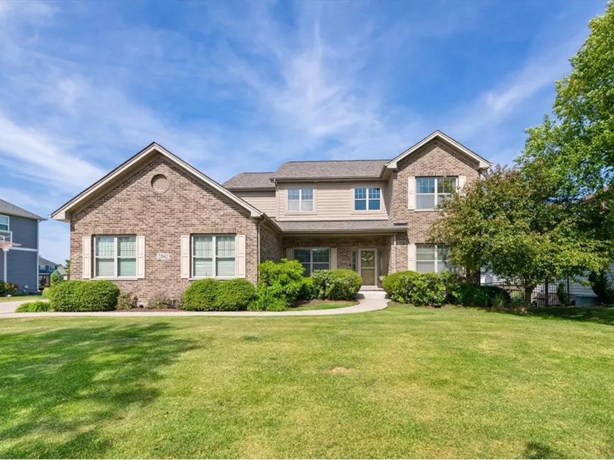 21042 Lakewoods Ln, Shorewood, IL 60404